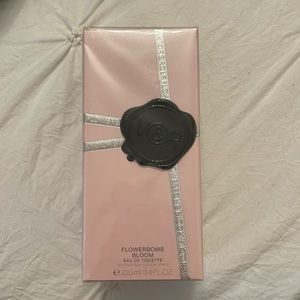 NWT Viktor & Rolf Flower Bomb Perfume 3.4 oz.